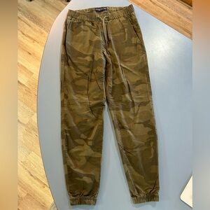 Men’s Abercrombie & Fitch camo joggers